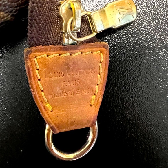 Louis Vuitton Accessories Pouch - Picture 2 of 16